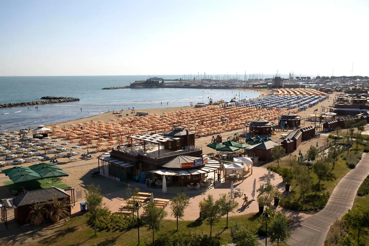 Hotel Betty Personal Style And Beach Village Ρίμινι 3*,