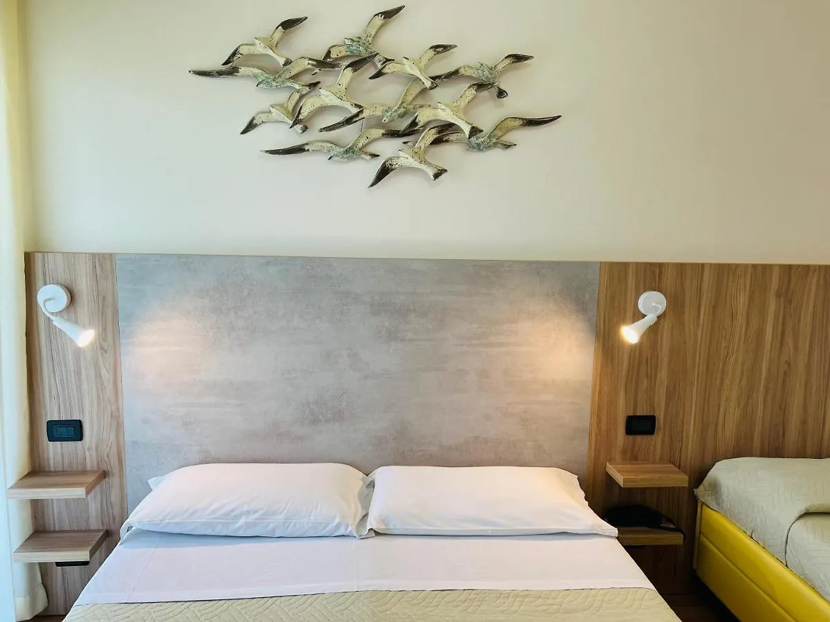Hotel Betty Personal Style And Beach Village Ρίμινι 3*,