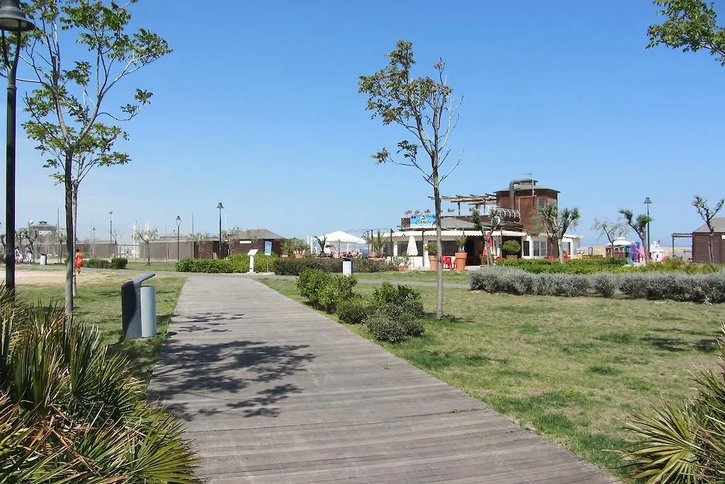 Hotel Betty Personal Style And Beach Village Ρίμινι 3*,  Ιταλία
